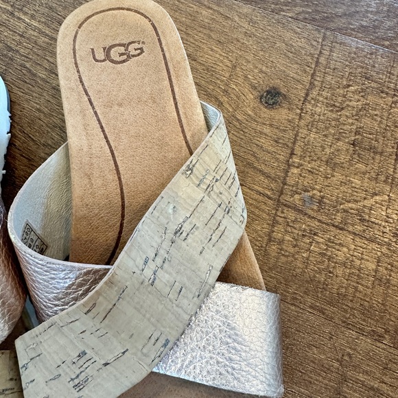 Women’s Sz 6 Ugg Slip on Sandals - Picture 2 of 3